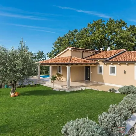 Beautiful Home In Brecevici * Brecevici