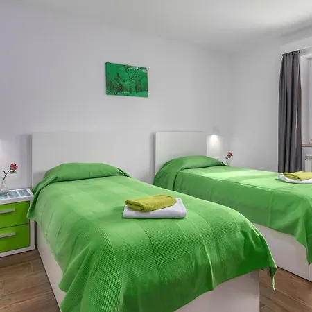 Stunning In * Brecevici