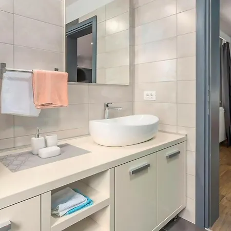 Stunning In * Brecevici