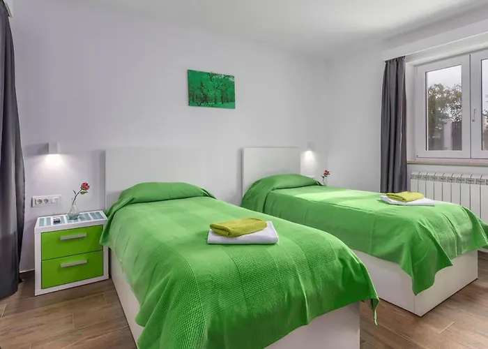 Stunning In * Brecevici