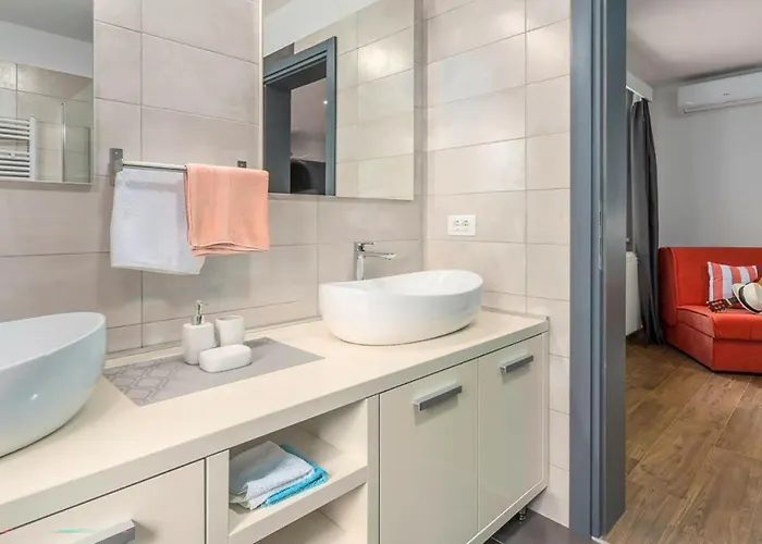 Stunning In * Brecevici